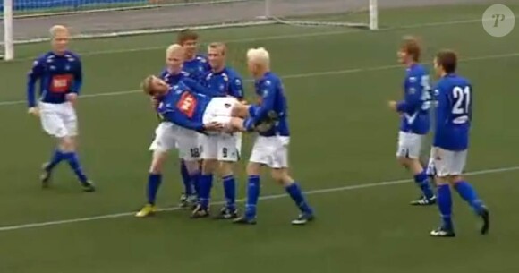 Des photos d'un match de première division islandaise, le 25 juillet 2010.