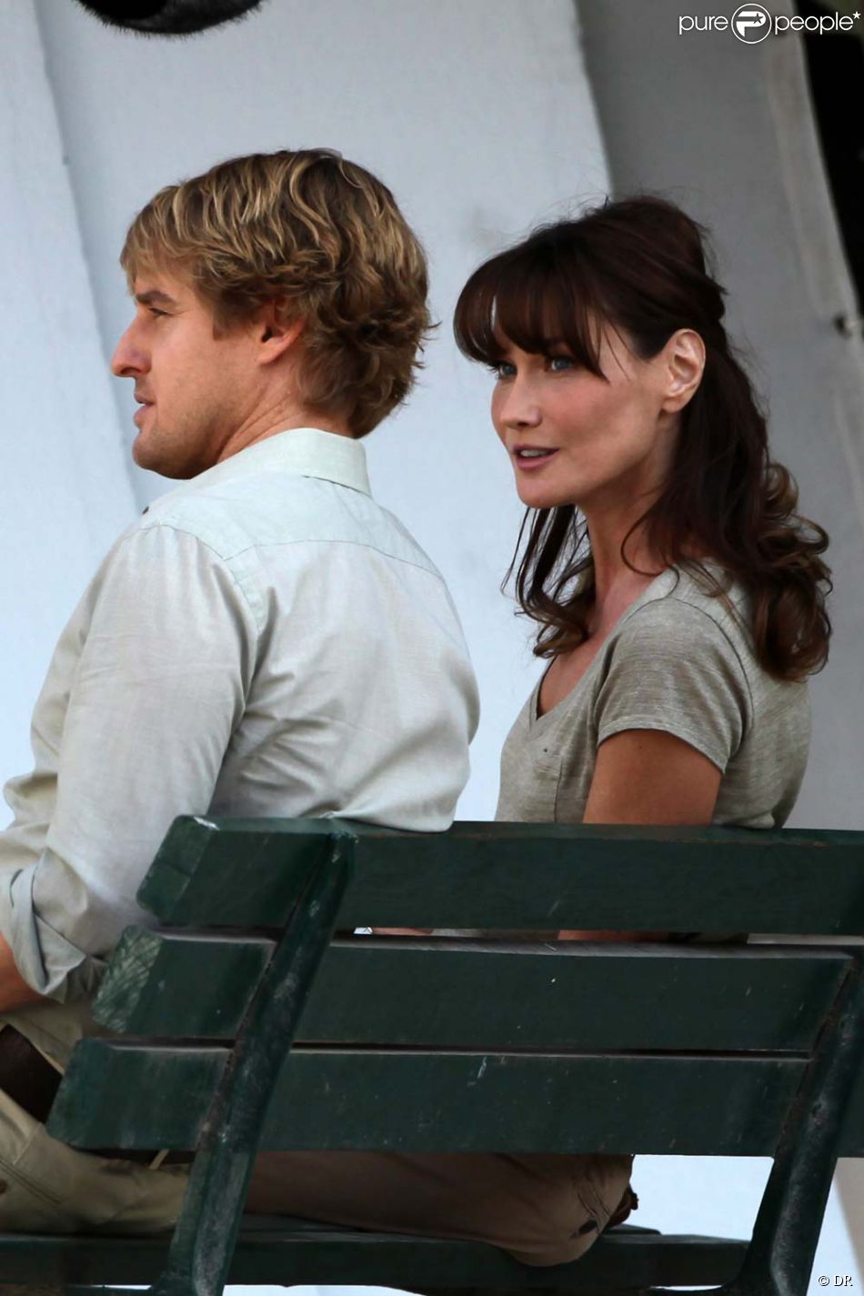 Carla Bruni et Owen Wilson sur le tournage de Midnight in Paris de ...