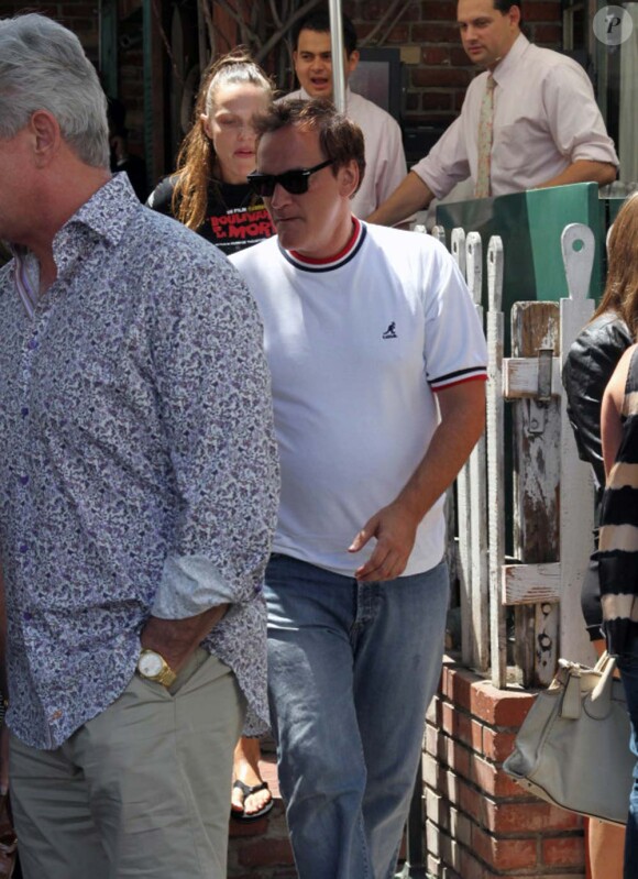 Quentin Tarantino déjeune avec une amie, à Los Angeles, le 25 juillet 2010