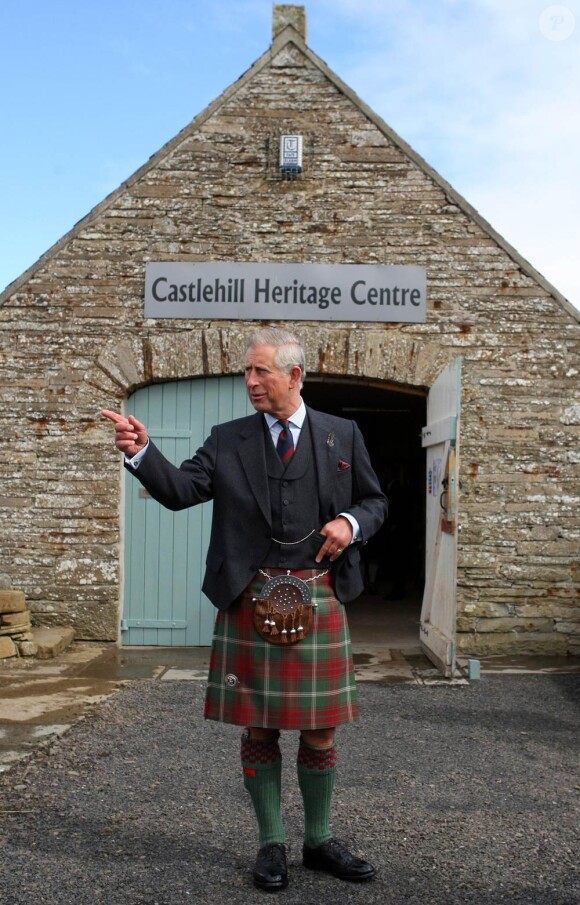 Début août 2010, la famille royale britannique a profité de vacances en toute quiétude au château écossais de Mey. L'occasion aussi de faire le tour des Western Isles. Le prince Charles, faisant bande à part, a aussi fait quelques visites.