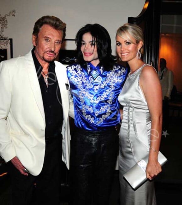 Michael Jackson entouré de Johnny et Laeticia Hallyday lors de l'anniversaire de Christian Audigier en mai 2008