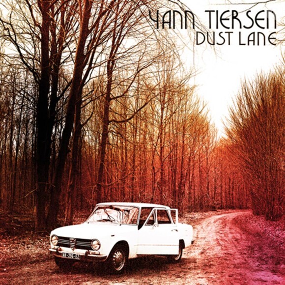 Yann Tiersen livrera le 4 octobre 2010 ses nouveaux récits de voyage sonores : Dust Lane.