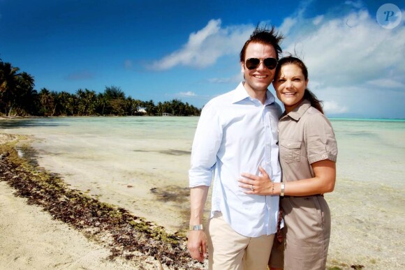 Victoria de Suède et le prince Daniel lors de leur lune de miel en Polynésie française, à l'été 2010. Le businessman suédois Bertil hult, ami de la famille royale, n'est pas pour rien dans la réussite de ce voyage...
