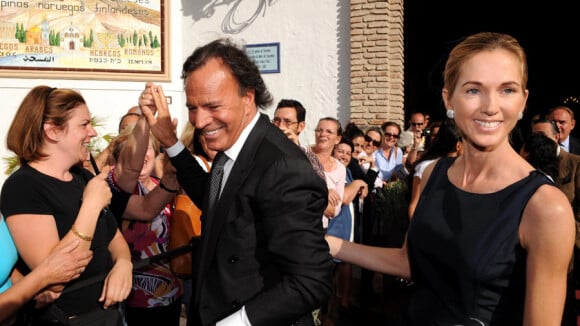Julio Iglesias : A 66 ans, il s'est marié avec sa belle Miranda !