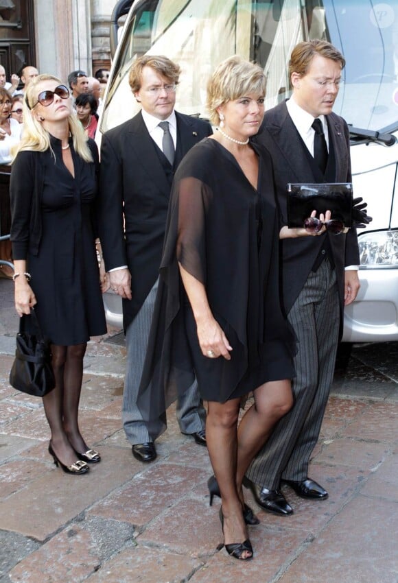 Les obsèques du prince Carlos Hugo de Bourbon-Parme, décédé le 18 août, se sont déroulées le 28 août à la basilique Santa Maria della Steccata. Les princes Constantijn et Friso avec leurs épouses Laurentien et Mabel.