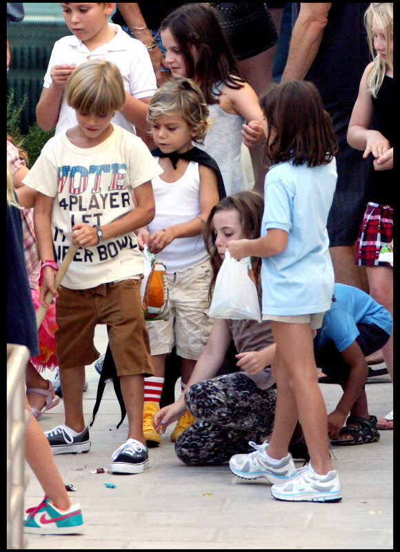 Romeo Beckham et Kingston Rossdale, fils de Gwen Stefani et Gavin Rossdale lors de la fête d'anniversaire de Romeo Beckham le 1er septembre 2010 à Los Angeles