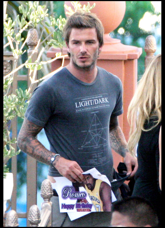 David Beckham joue les papas poules lors de la fête d'anniversaire de Romeo Beckham le 1er septembre 2010 à Los Angeles