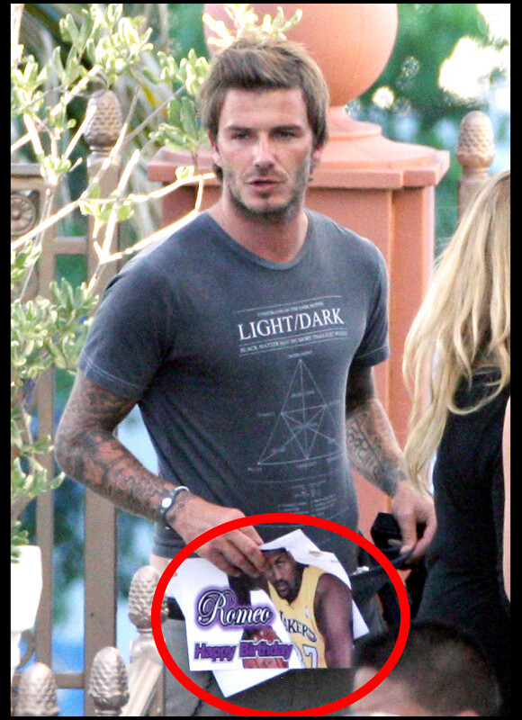 David Beckham joue les papas poules lors de la fête d'anniversaire de Romeo Beckham le 1er septembre 2010 à Los Angeles