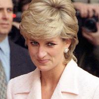 Lady Diana en sous-vêtements sexy ? Découvrez la pub qui choque l'Angleterre !