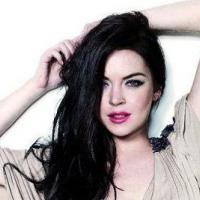 Lindsay Lohan : En brunette sensuelle et provocante... elle nous fait oublier ses dérapages !