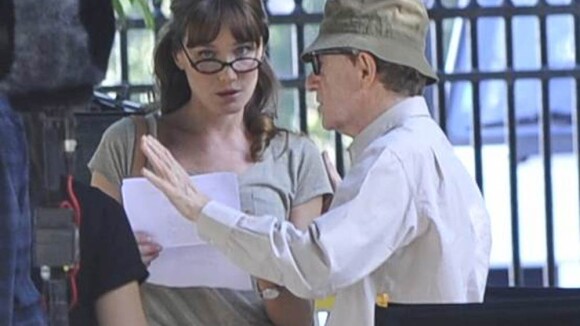Carla Bruni, tout bénèf' pour Woody Allen... qui lui paye le cachet dérisoire d'une figurante lambda !