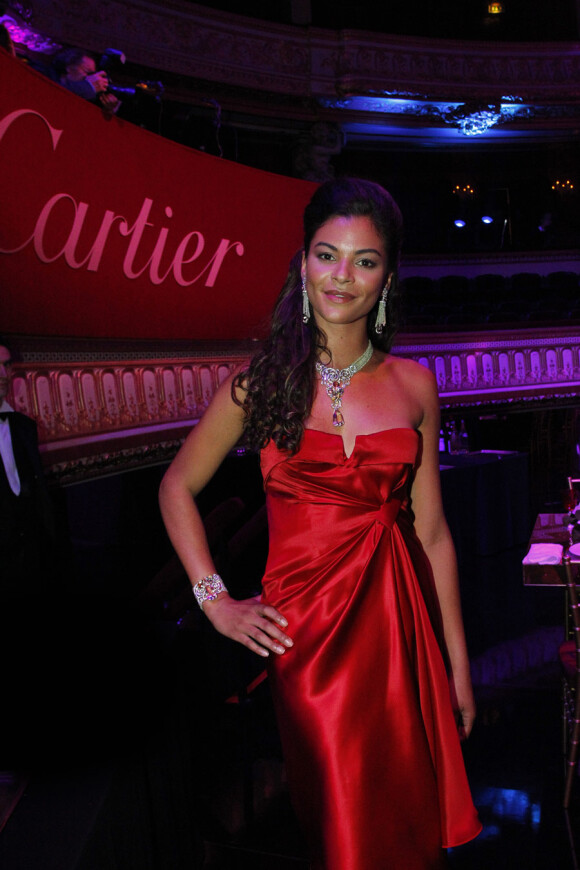 Yelena Noah habillée de parure Cartier lors de la soirée Cartier à l'Opéra Comique de Paris le 12 septembre 2010