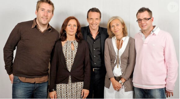 Stéphane Rotenberg entouré des quatre candidats de la région Nord : Reynald, Joséphine,  Frédérique et Julien