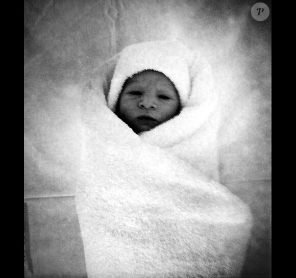 Jamie Oliver a posté, sur sa page twitter, une photo de son petit garçon né le 15 septembre 2010 à Londres
