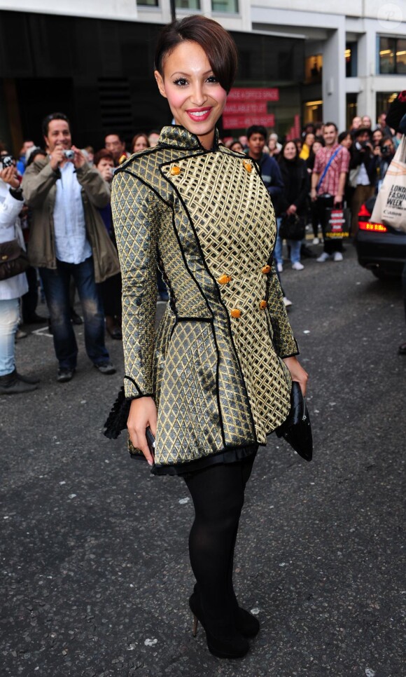 Amelle Barrabah des Sugababes lors du défilé Vivienne Westwood à Londres le 19 septembre 2010