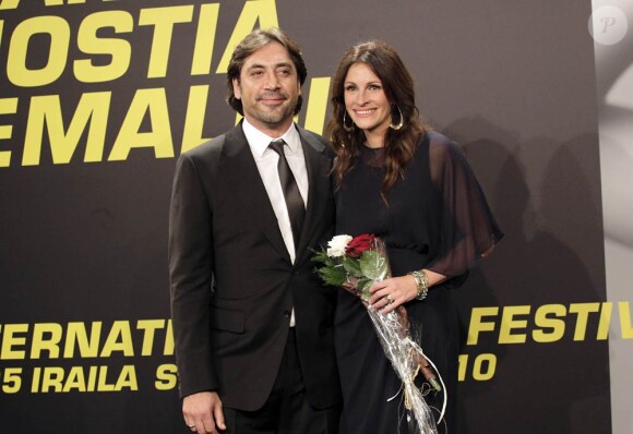 Javier Bardem et Julia Roberts au 58e Festival du Film de San Sebastian, où elle a été honorée du Prix Donostia, le 20 septembre 2010.