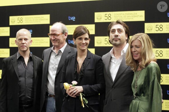 Ryan Murphy, Richard Jenkins, Julia Roberts et Javier Bardem au 58e Festival du Film de San Sebastian, où elle a été honorée du Prix Donostia, le 20 septembre 2010.