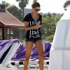Adriana Lima sur la plage à Miami le 21/09/10 a refusé de se mettre en maillot de bain !
