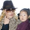 Katherine Heigl et sa petite Naleigh à l'aéroport de Los Angeles le 24 septembre 2010