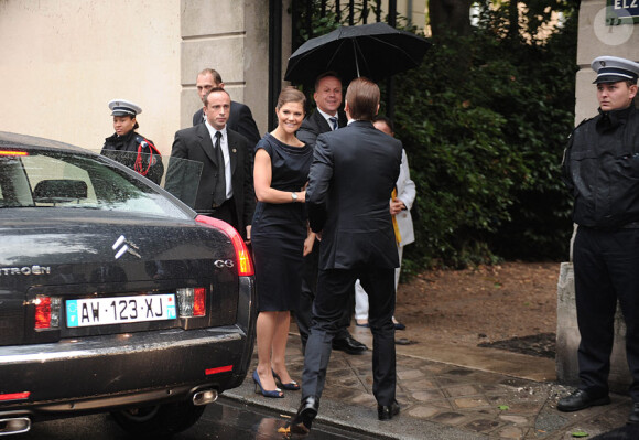 Victoria de Suède et son époux Daniel Westling arrivent à l'institut suédois de Paris le 26 septembre 2010