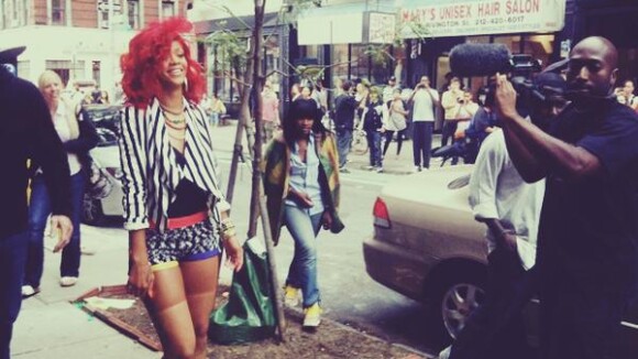 Rihanna : Regardez-la tourner son nouveau clip dans les rues de N.Y. !