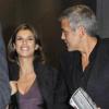 George Clooney et Elisabetta Canalis à la sortie du restaurant Nobu, à Milan. 27/09/2010
