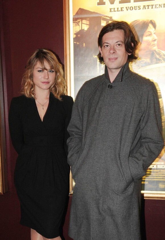 Emilie Dequenne et Benjamin Biolay, à l'occasion de l'avant-première de La meute, au Gaumont Marignan, sur les Champs-Elysées, à Paris, le 28 septembre 2010.