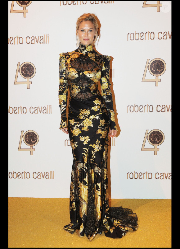 Bar Refaeli lors de la soirée Cavalli à Paris, le 29 septembre 2010