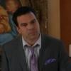 Extrait de l'épisode 1, saison 7, de Desperate Housewives. Carlos, joué par Ricardo Antonio Chavira, est métamorphosé !