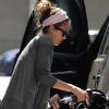 Jessica Alba fait le plein d'essence dans sa tenue du dimanche 