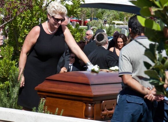 Les obsèques de Tony Curtis, dans un cimetière de Las vegas, au Nevada, le 4 octobre 2010.