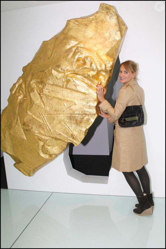 Judith Godrèche lors de la 13e exposition de l'Espace culturel Louis Vuitton, Qui es tu Peter du 1er octobre 2010 au 9 janvier 2011 à Paris