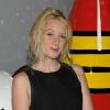 Ludivine Sagnier devant une oeuvre de l'artiste Ji Ji, à l'occasion de la 13e exposition de l'Espace culturel Louis Vuitton, Qui es-tu Peter du 1er octobre 2010 au 9 janvier 2011 à Paris