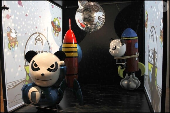 L'artiste chinois Ji Ji expose ses Pandas à l'occasion de la 13e exposition de l'Espace culturel Louis Vuitton, Qui es-tu Peter ? du 1er octobre 2010 au 9 janvier 2011 à Paris