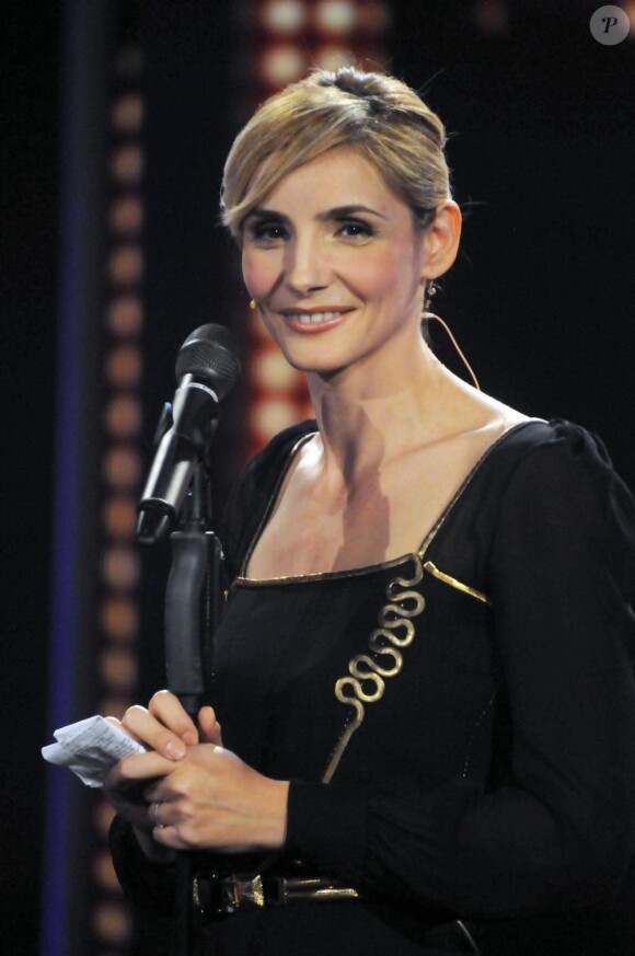 Clotilde Courau est l'invitée d'honneur lors de l'émission de Chiambrietti à Milan en Intalie le 7 octobre 2010