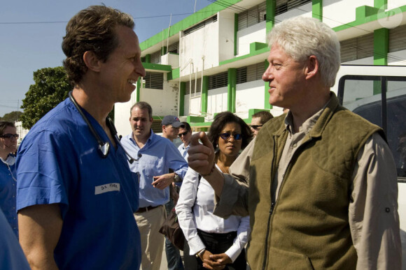 Bill Clinton visite l'île de Haïti à la fin du mois de janvier 2010