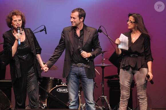 Samedi 9 octobre, le gala de l'association Faire Face, présidée avec passion par Déborah, était porté par une pléiade d'artistes, sur la scène de l'Opéra d'Avignon, dont Claudia Cardinale et Bernard Montiel, parrains de Faire Face