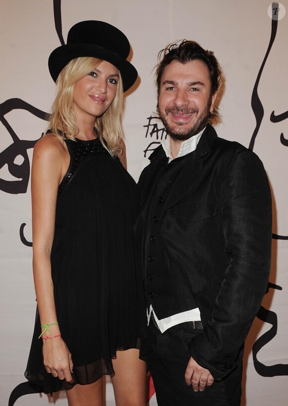 Michaël Youn et sa chérie Isabelle Funaro pour le 17e gala Faire Face, à l'opéra d'Avignon, le 9 octobre 2010