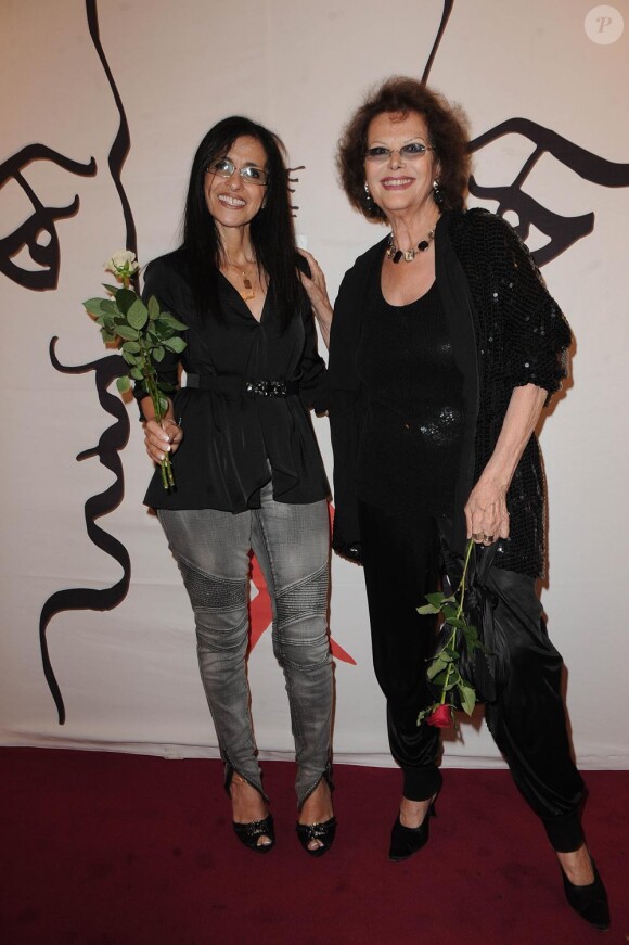 Deborah et Claudia Cardinale pour le 17e gala Faire Face, à l'opéra d'Avignon, le 9 octobre 2010