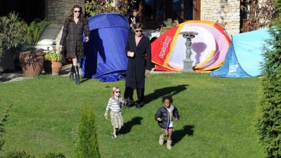 Angelina Jolie et Brad Pitt avec leurs 6 enfants sous le signe de la douceur !