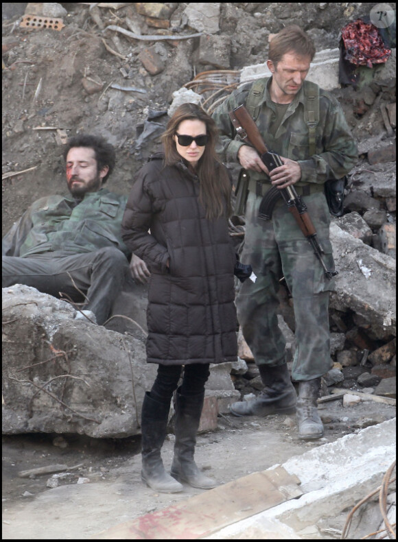 Angelina Jolie sur le tournage de sa première réalisation à Budapest en Hongrie le 14 octobre 2010