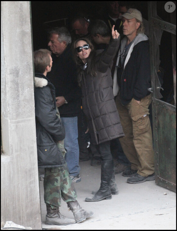 Angelina Jolie sur le tournage de sa première réalisation à Budapest en Hongrie le 14 octobre 2010