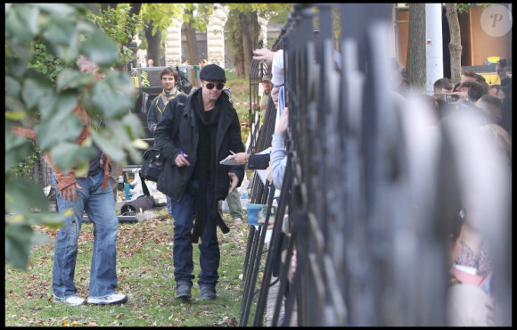 Brad Pitt visite le tournage de sa compagne Angelina Jolie à Budapest le 13 octobre 2010