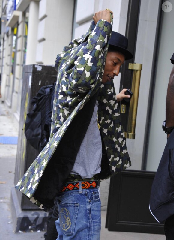 Pharrell Williams se rend dans un studio d'enregistrement à Paris, le 3 octobre 2010