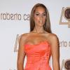 Pour jouer les princesses, Leona Lewis a opté pour le orange et fait un tabac dans sa robe Roberto Cavalli.