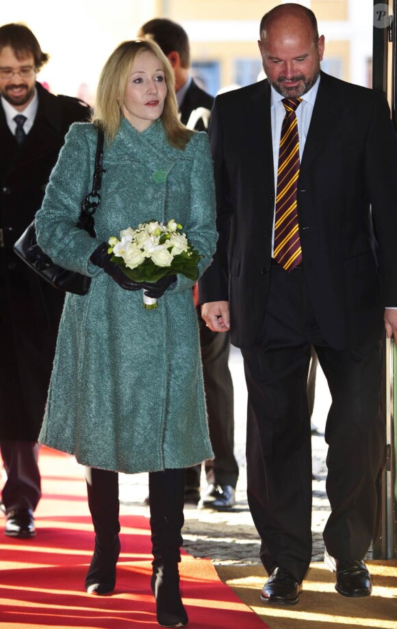 Mardi 19 octobre, la princesse Marie de Danemark remettait à J.K. Rowling le prix Andersen, véritable Nobel de la littérature jeunesse. Une tâche d'ordinaire dévolue à sa belle-mère la reine Margrethe !