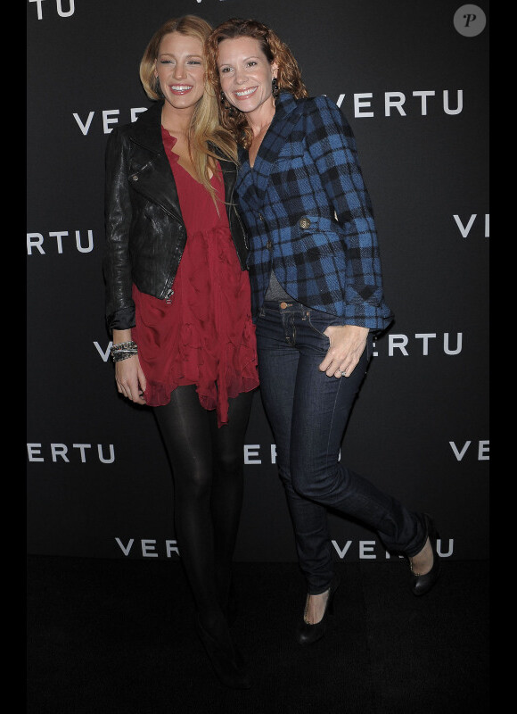 Blake Lively et sa soeur Robin lors d'une soirée de lancement d'un nouveau téléphone à New York le 20/10/10