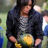 Michelle Obama dans les jardins de la Maison Blanche lors de sa séance jardinage du 20/10/10