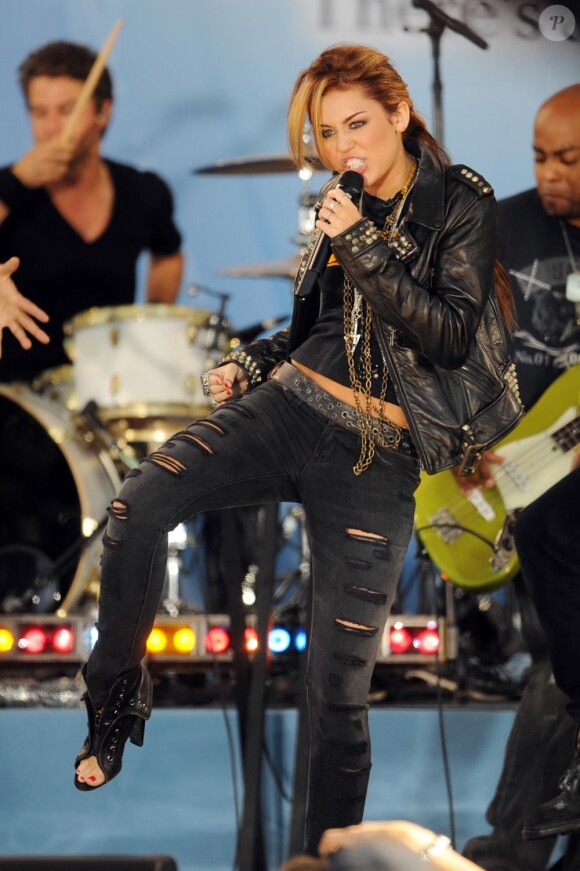 Miley Cyrus fait partie des performers qui se produiront sur la scène des MTV European Music Awards, à Madrid, le 7 novembre 2010.