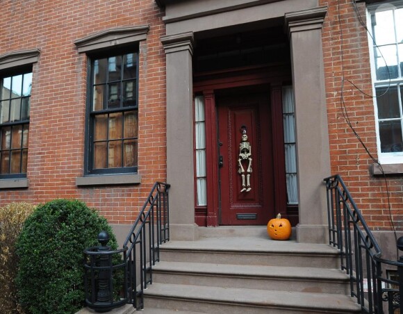La maison de Julianne Moore décorée pour Halloween, à New York, le 25 octobre 2010